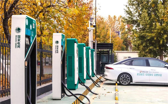 1 282 stations de recharge pour véhicules électriques ont été lancées en masse dans le Zhejiang pour permettre aux véhicules électriques d'utiliser l'énergie éolienne et solaire.