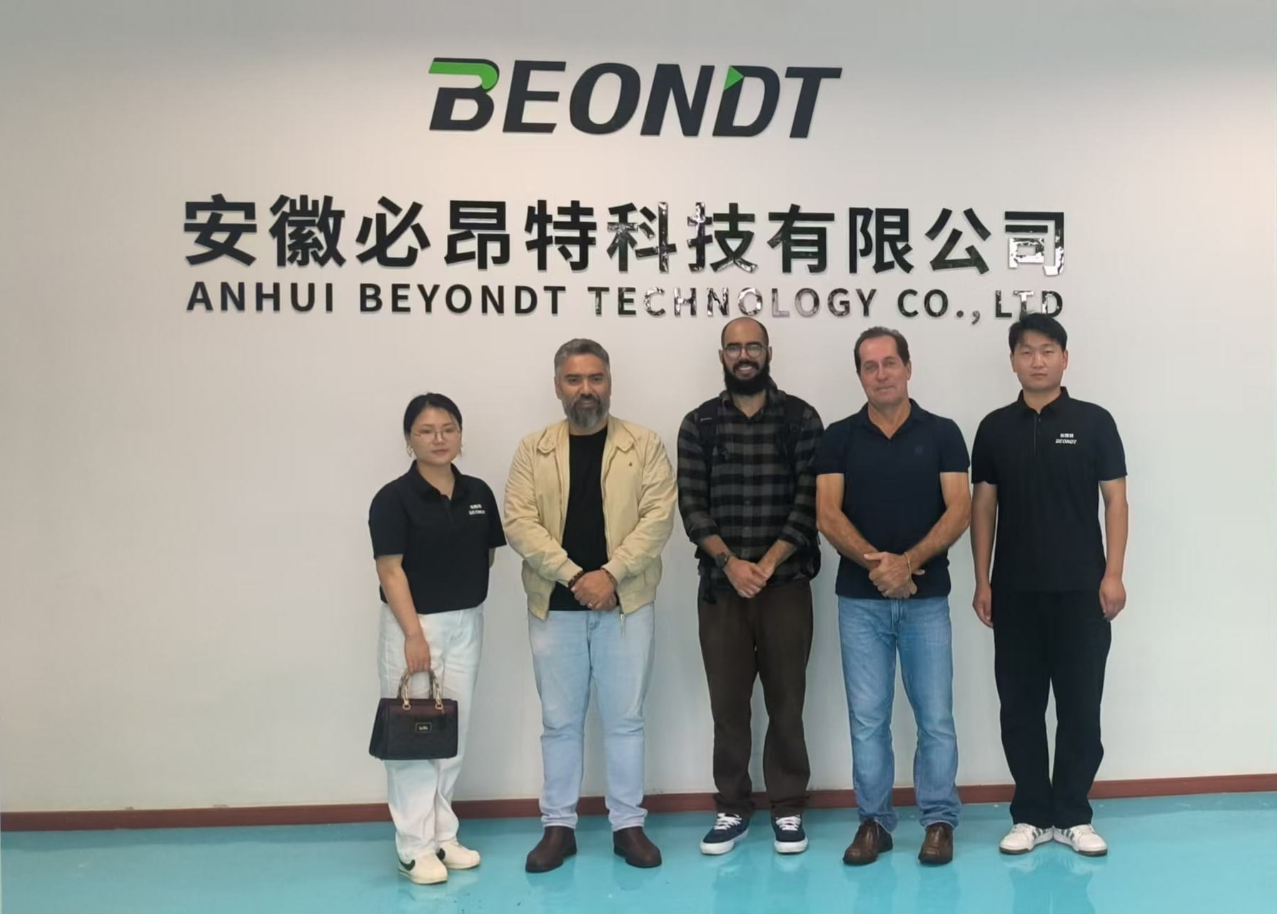 Une délégation brésilienne visite l'usine de drones BEONDT et explore la collaboration dans le domaine des drones agricoles
