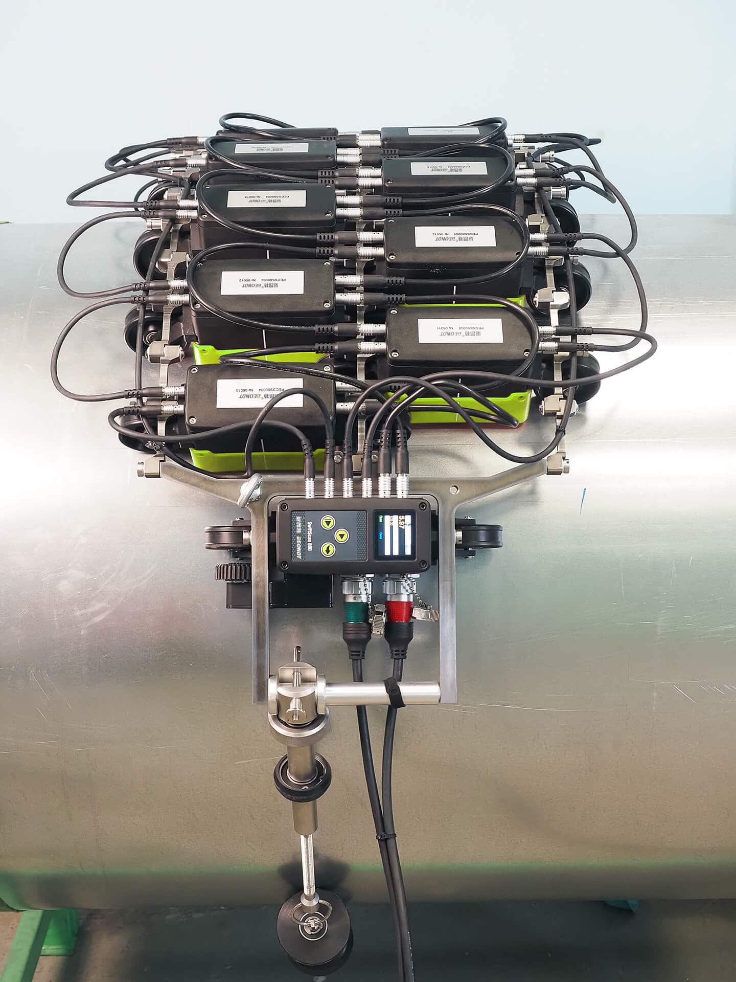 BEONDT Array Pulsed Eddy Current Corrosion Detector Array Pulsed Eddy Current In-Service Corrosion Inspection System No insulation removal required; penetrates up to 300 mm of insulation.