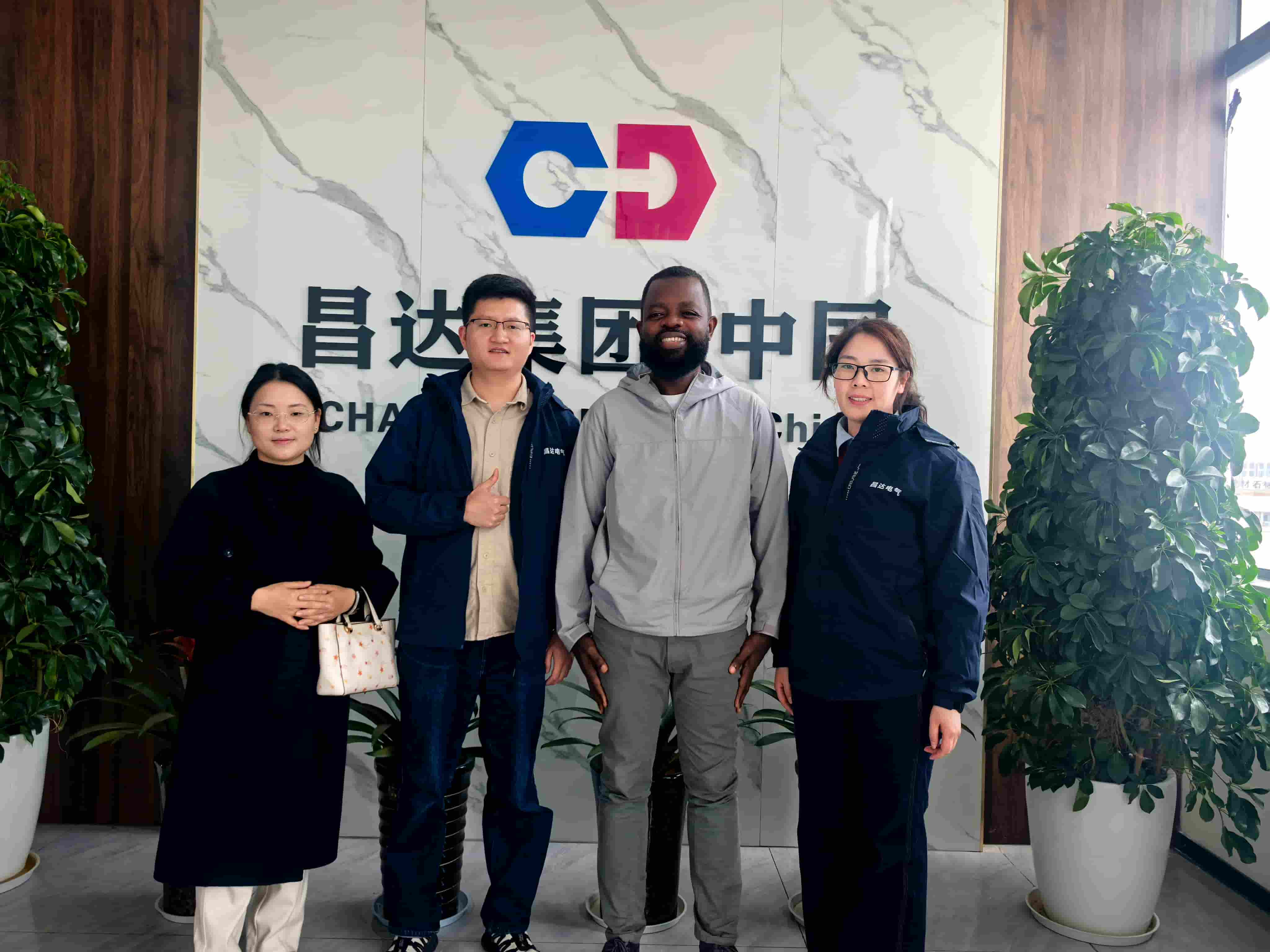 Tanzanian clients visit Beondt's transformer factory and charging station factory.